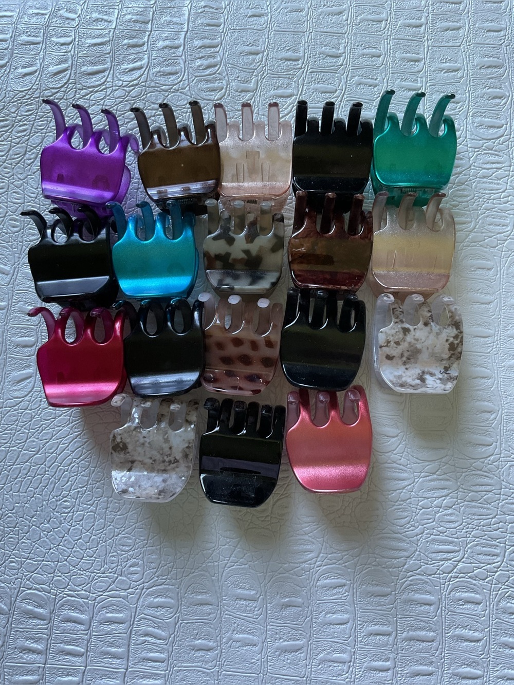 Hair claw clips